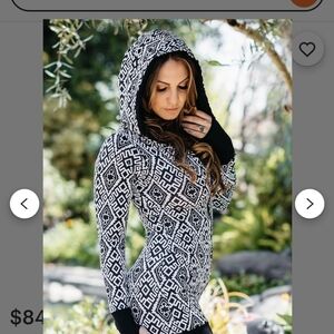 Black & White Geometric Hoodie Top - Women's
